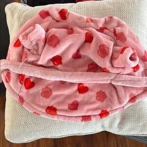 ❤️3 items for $15!❤️ Top Paw Pink Plush Robe with Heart Design
